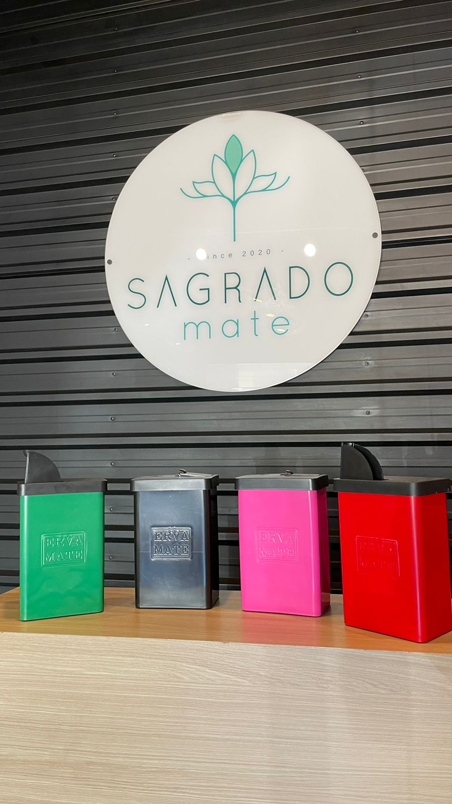 Porta erva mate com bico dosador